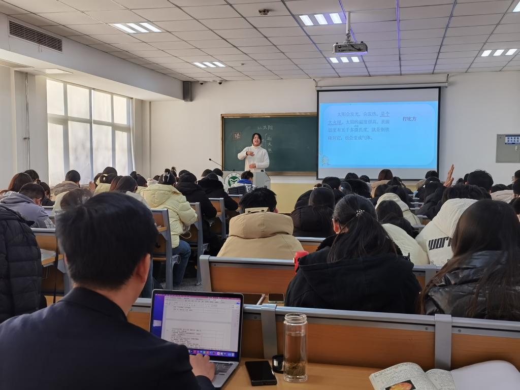 济宁学院附属小学校长图片